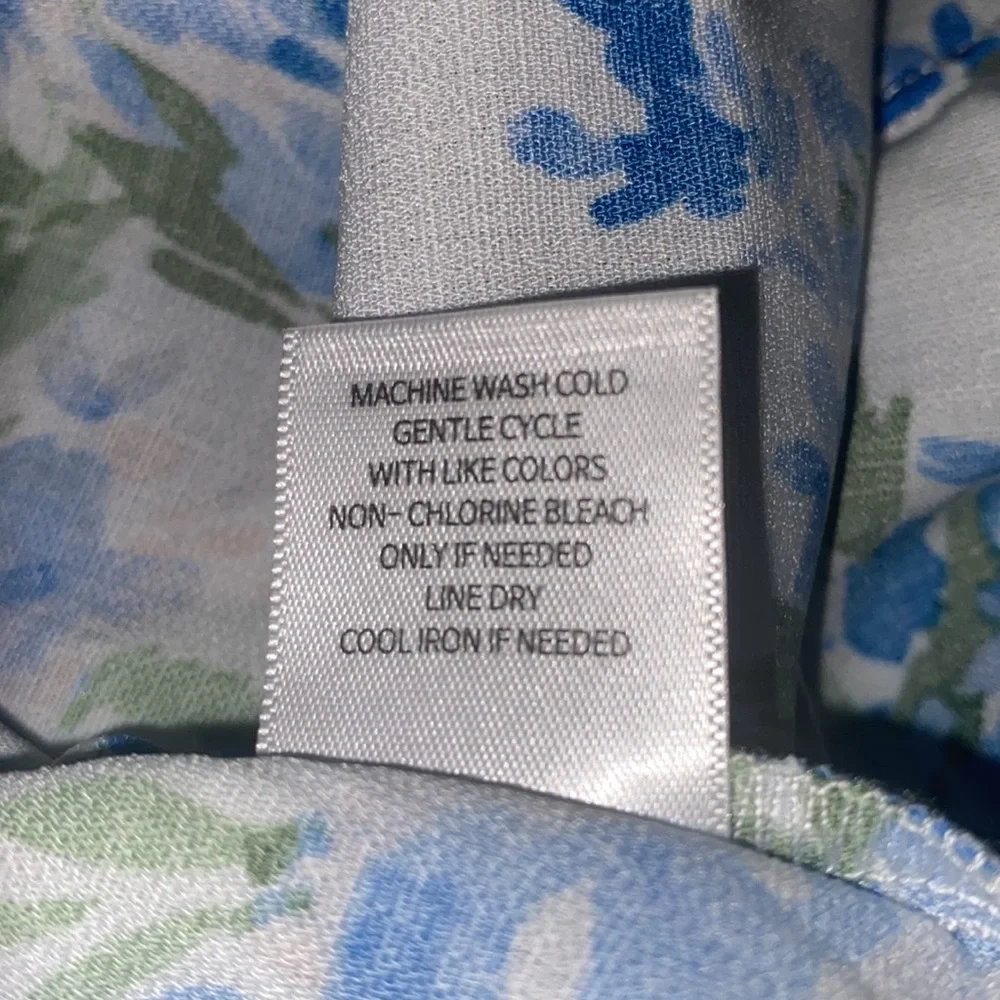 NWOT Fortune & Ivy, Stitch Fix Blue‎ & White Floral Crochet Short Sleeve Top